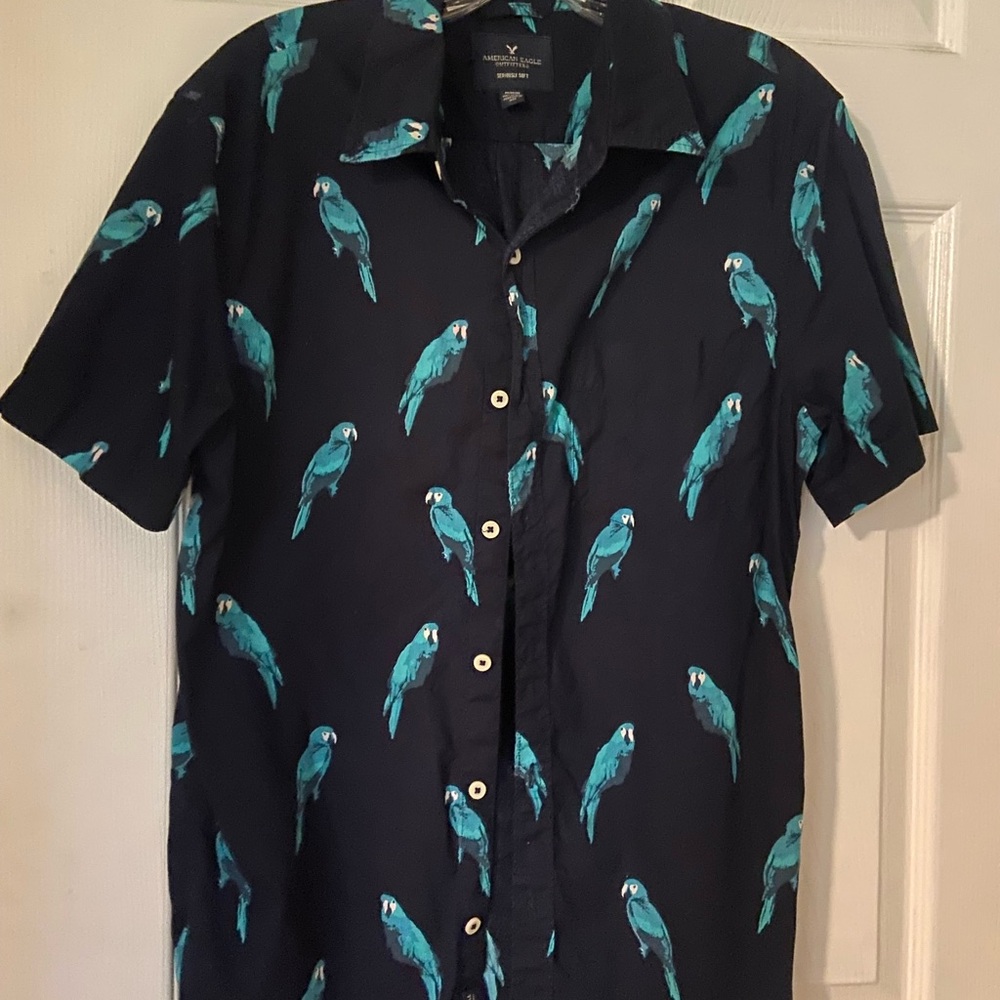 American Eagle Outfitters Men’s Size Medium shirt